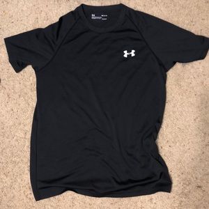 Under armour HeatGear loose fitting small shirt